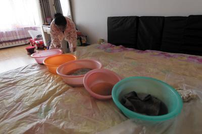 沅陵楼上漏水，住户失联，小区没物管，业主维权难！律师来支招……